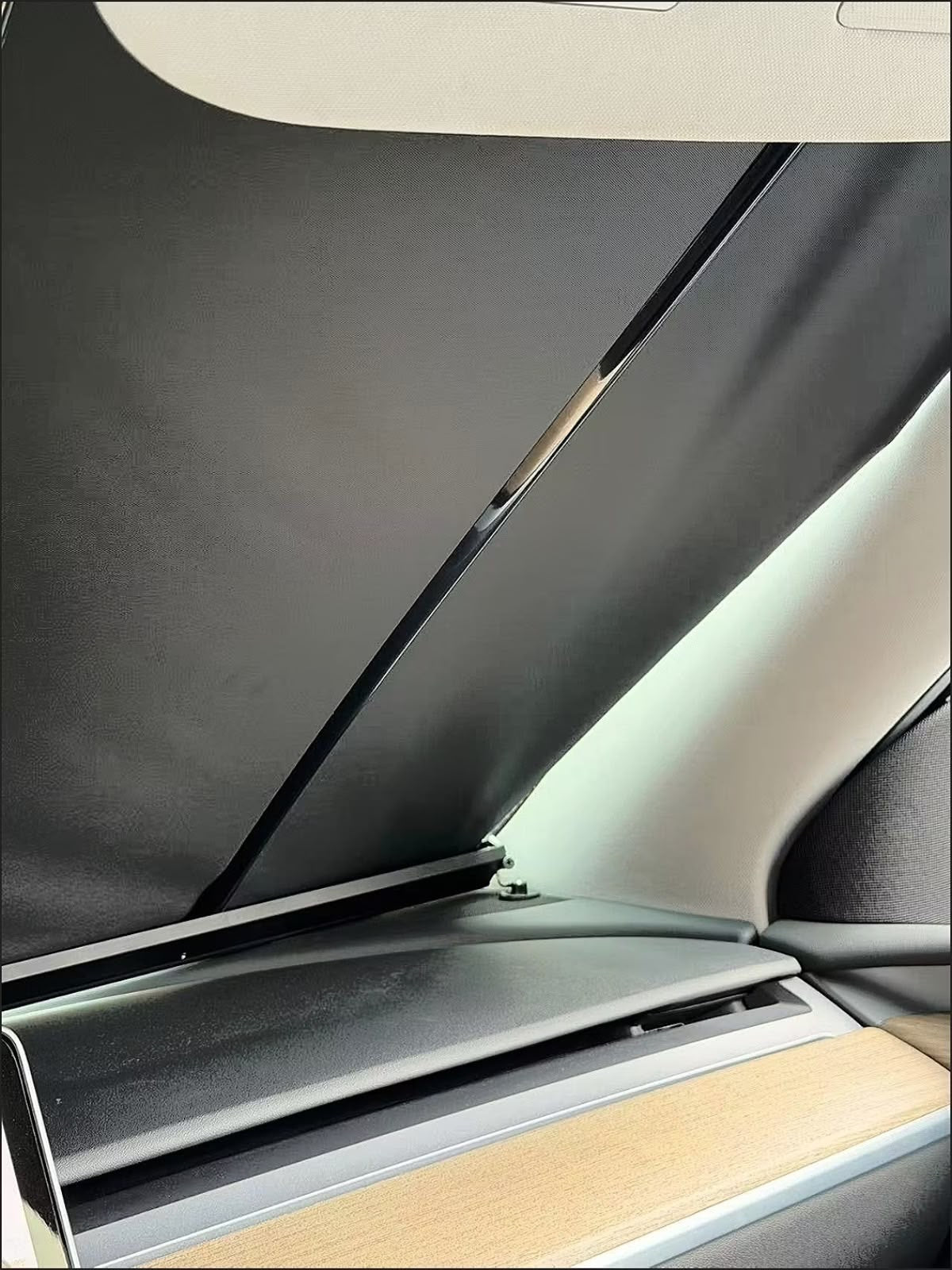 Automatic Windshield Sunshade – One-Touch Retractable Sun Protection for Your Car